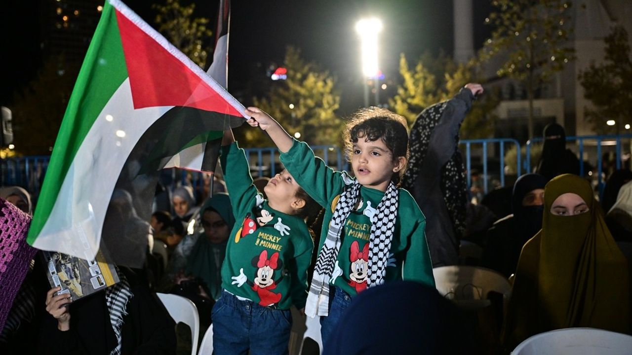 İstanbul'da Gazze İçin Büyük Protesto