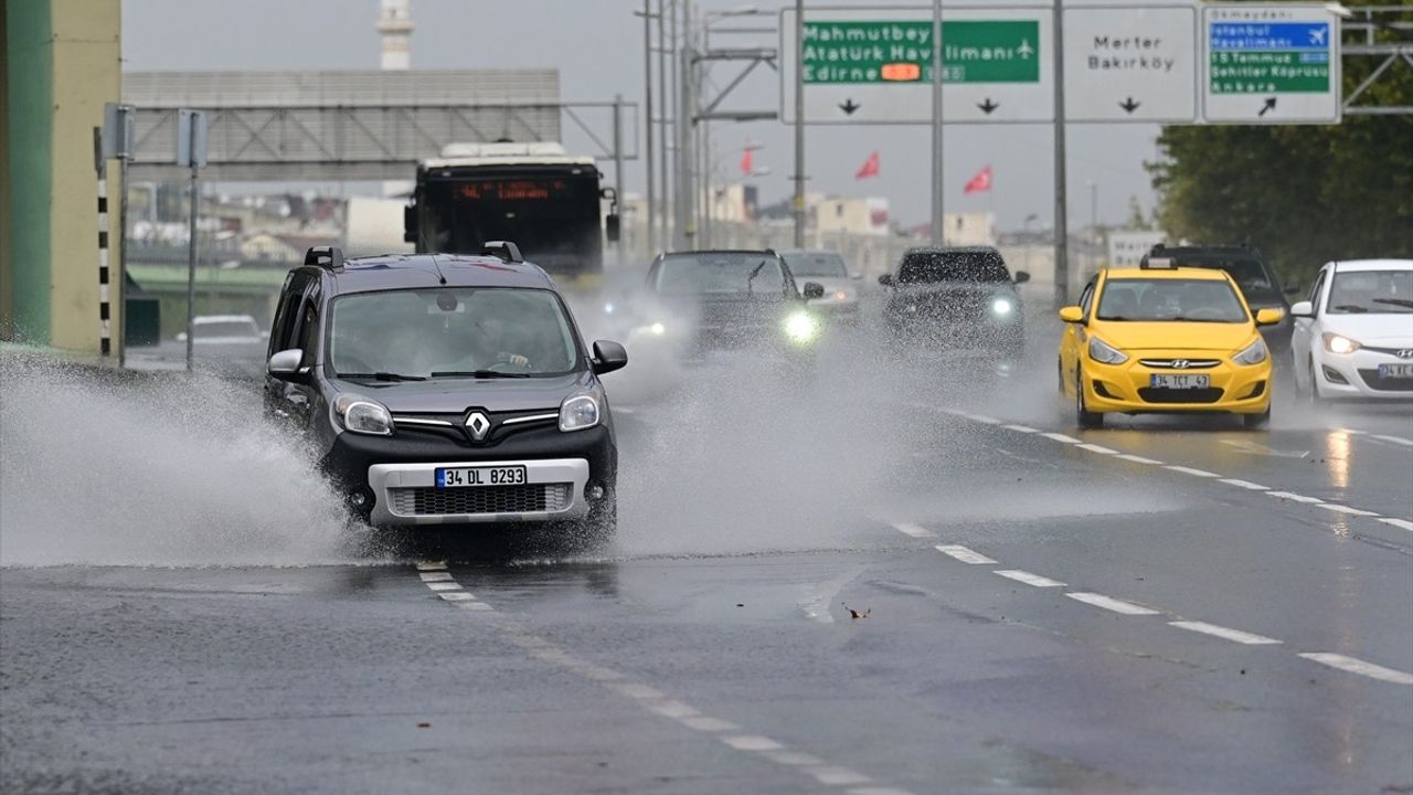 İstanbul'da Kuvvetli Yağış Etkisini Sürdürüyor