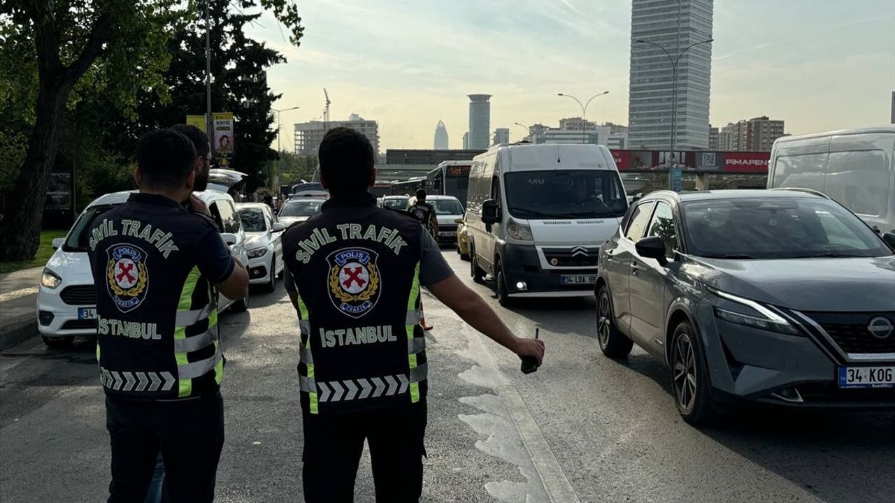 İstanbul'da Okul Servis Araçlarına Denetim Uygulandı