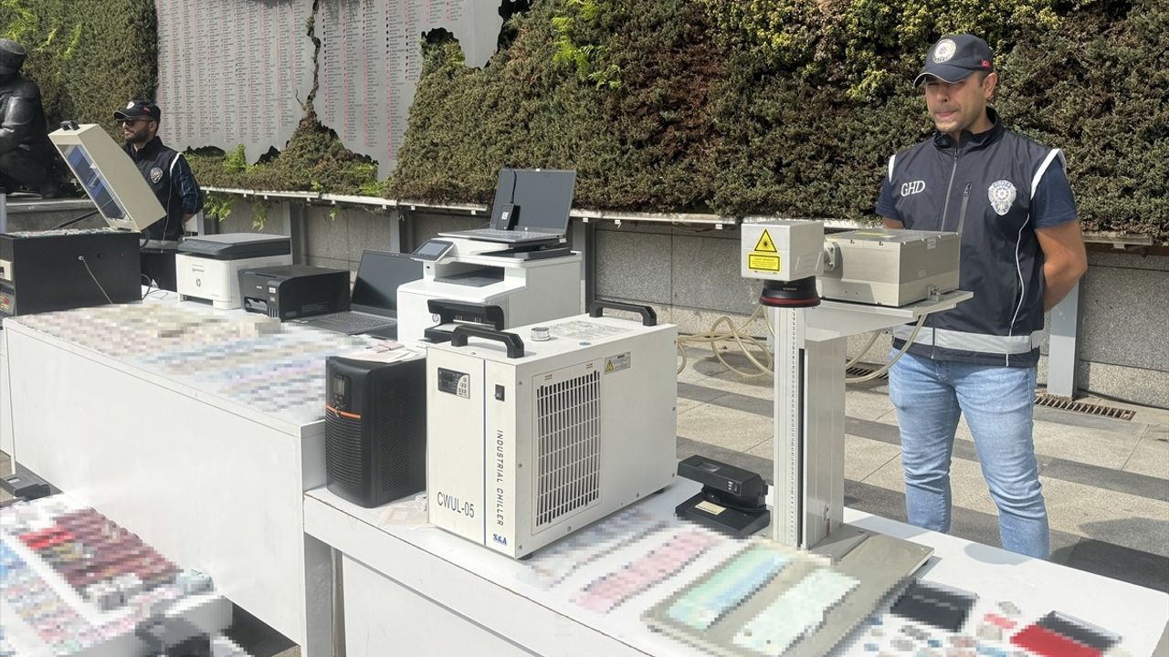 İstanbul'da Sahte Pasaport Operasyonu: 7 Şüpheli Tutuklandı