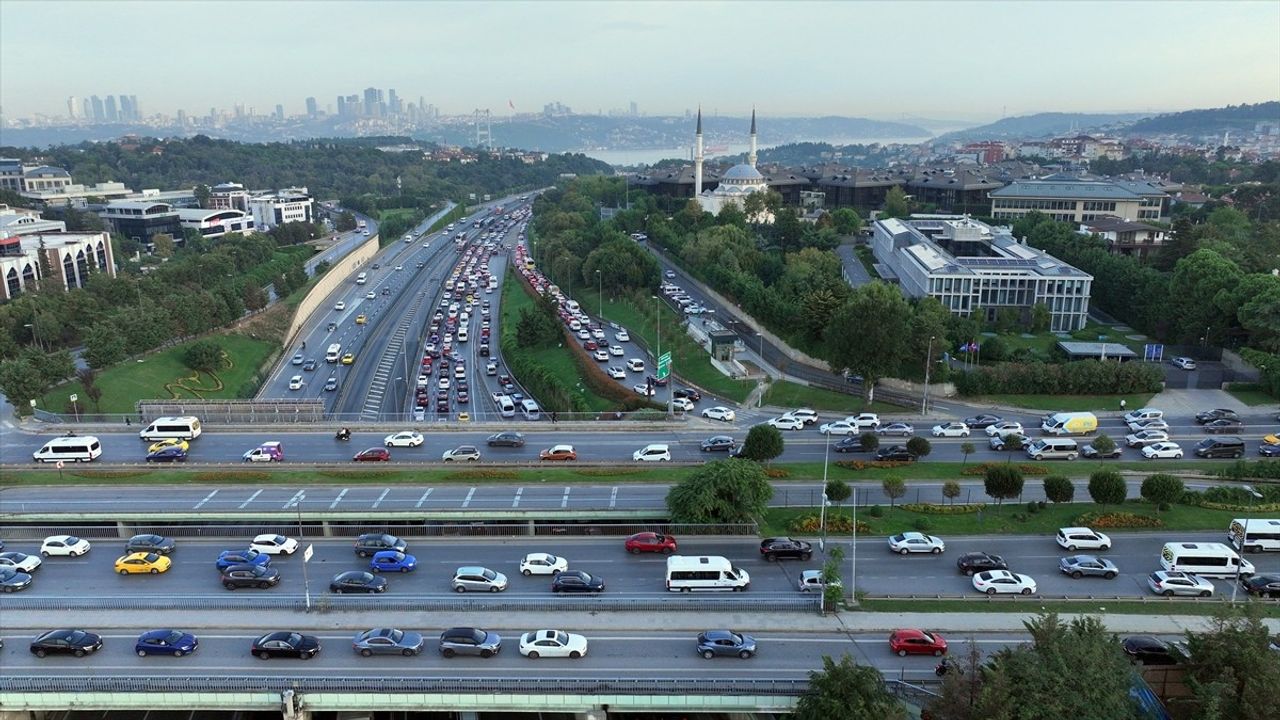 İstanbul'da Trafik Yoğunluğu Artıyor