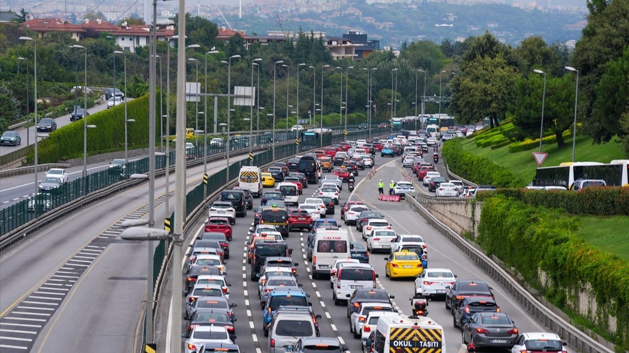 İstanbul'da Uyum Haftası ve İş Günü Trafiği Yoğunluğu