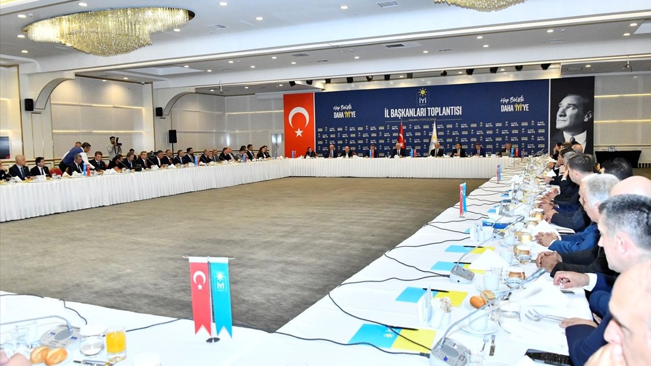 İYİ Parti Genel Başkanı Dervişoğlu, İl Başkanlarıyla Toplantı Gerçekleştirdi