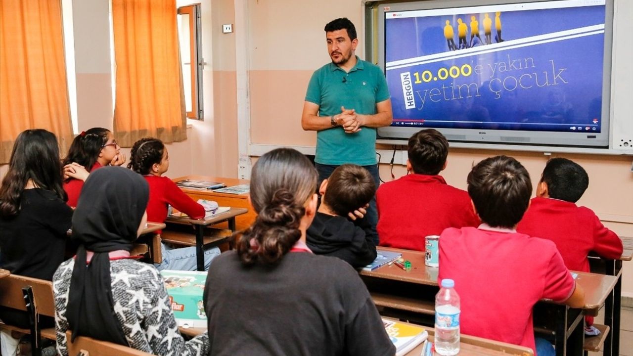 İyilikte Yarışan Sınıflar Projesi ile 6 Binden Fazla Yetime Destek