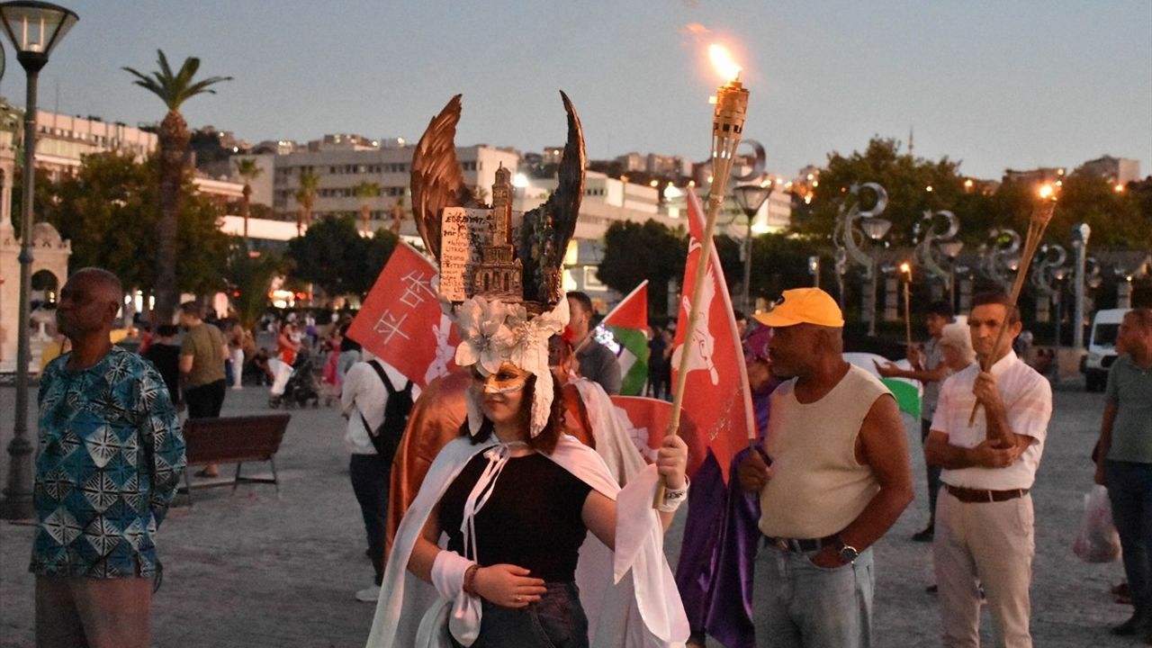 İzmir'de Sanatçılar Filistin İçin Bir Araya Geldi