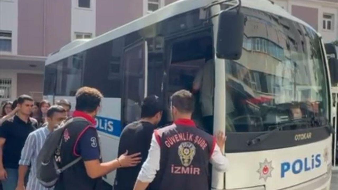 İzmir'deki Saldırı Davasında Şüpheliler Tahliye Edildi