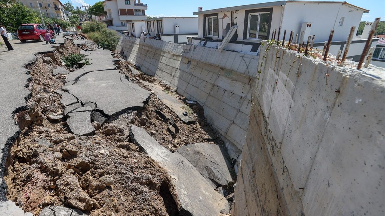 İzmir'deki Şiddetli Yağış Sonrası Vali Elban'dan Açıklama