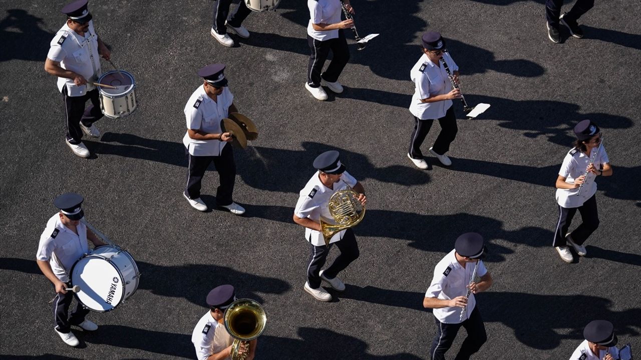 İzmir'in Kurtuluşunun 102. Yıl Dönümü Coşkuyla Kutlandı