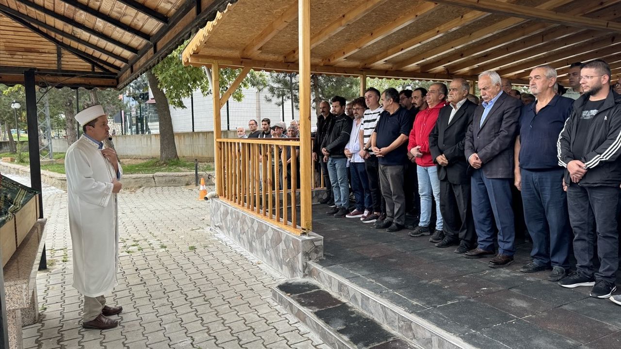 Kaptan Öztürk Kürelioğlu'nun Cenazesi Defnedildi