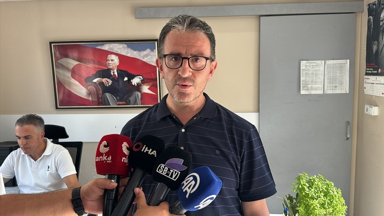 Karabük'te Temizliğe Övgü: Bulunan Cüzdan Sahibine İade Edildi