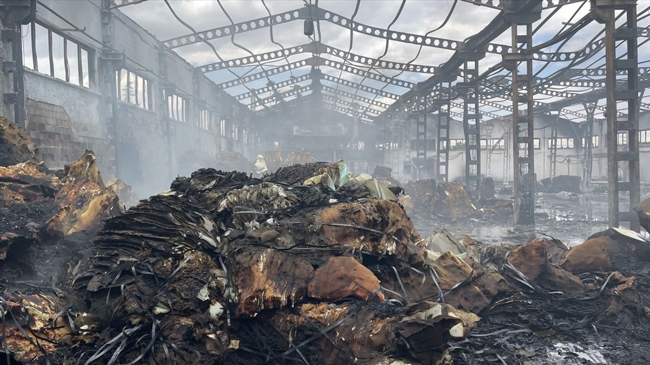 Kayseri'deki Sünger Fabrikasında Yangın Kontrol Altına Alındı