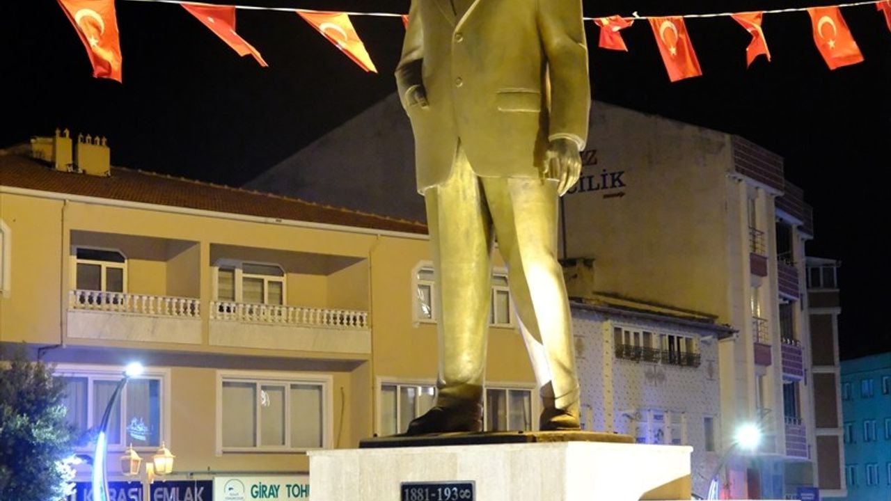 Kırklareli'nde Atatürk Heykeline Zarar Veren Kişi Hakkında İşlem Başlatıldı