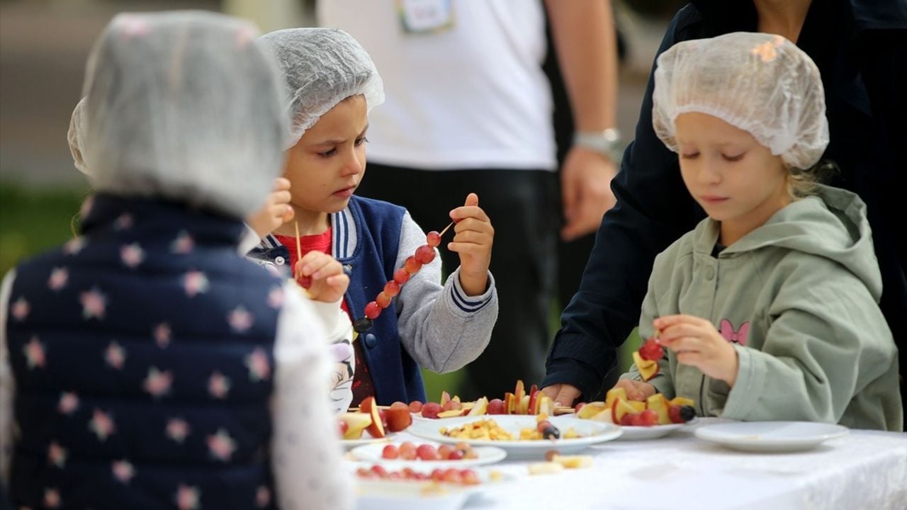 Kırklareli'nde Minik Şefler Meyve ve Salata Tabloları Hazırladı