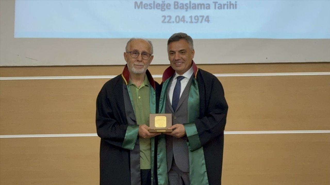 Konya'da 40 ve 50 Yıllık Avukatlara Ödül Töreni