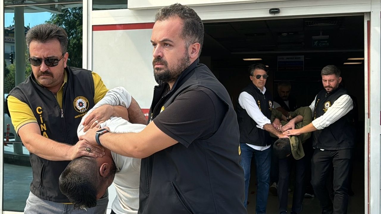 Konya'da Çalıntı Araç Olayı: İki Polis Yaralandı, Üç Zanlı Adliyeye Sevk Edildi