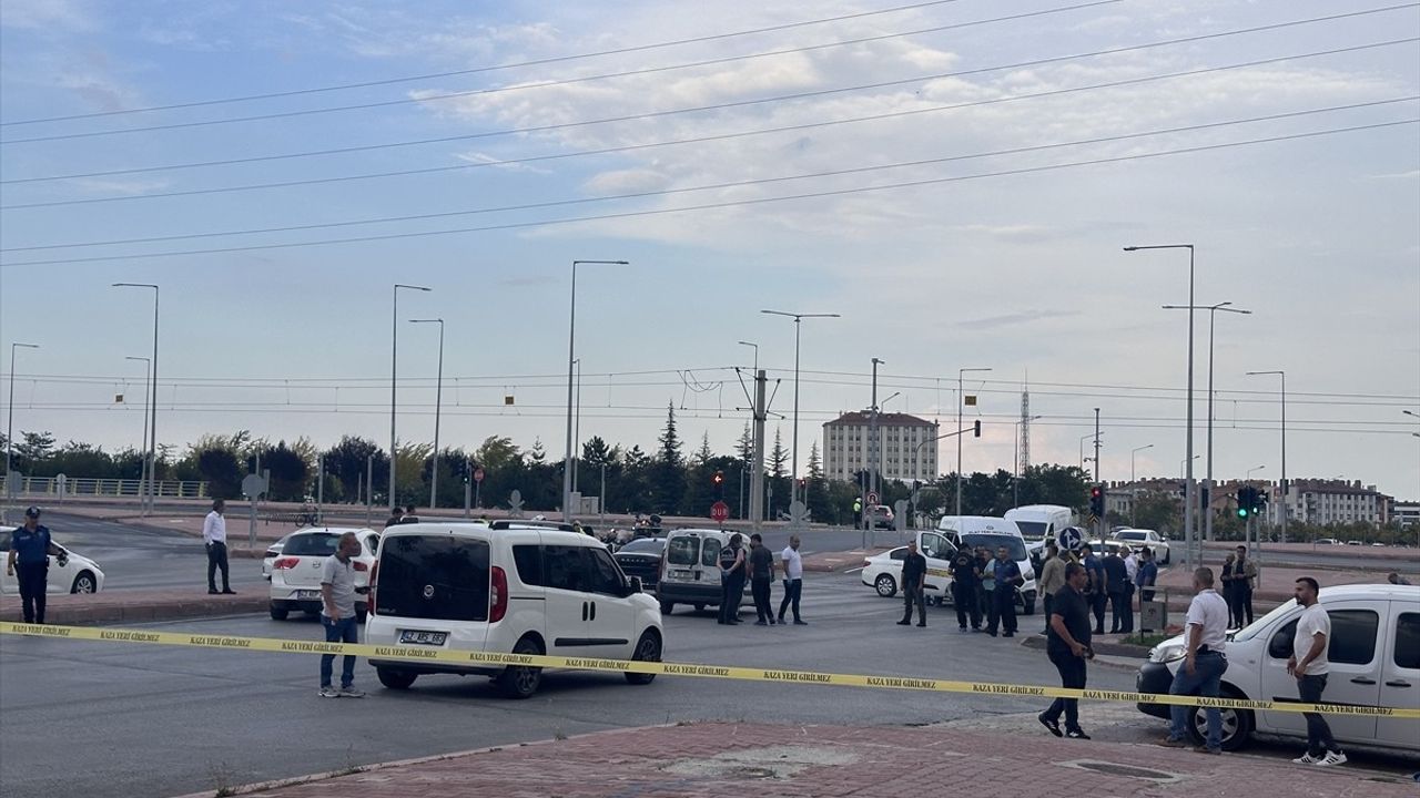 Konya'da Çalıntı Araçla Kaçan Şüpheliler Polisleri Yaraladı