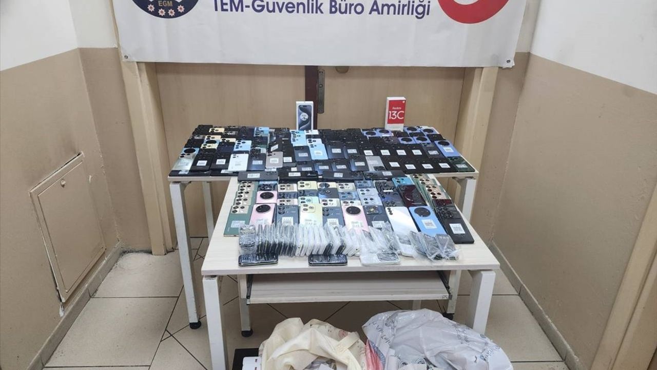 Küçükçekmece'de Kaçak CEP Telefonu Denetimi: 210 Alet Ele Geçirildi