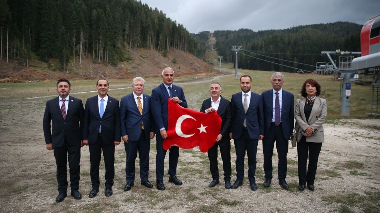 Kültür ve Turizm Bakanı Ersoy Çankırı'da Ziyaretlerde Bulundu