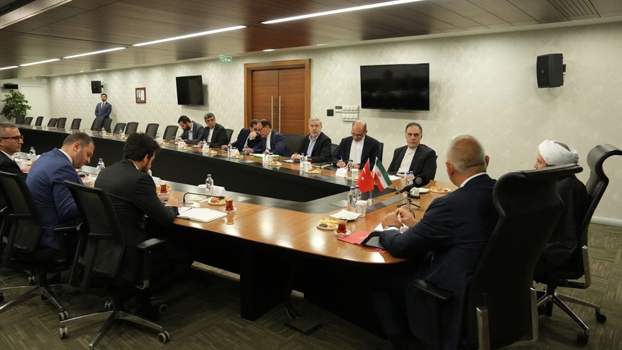 Kültürel İşbirliği için Önemli Görüşme: Ersoy ve İmanipur Toplandı