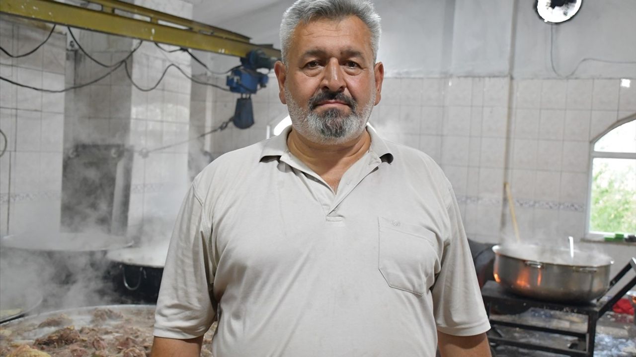 Küre Köylüleri, Ertuğrul Gazi'yi Anma Etkinliğinde Şifalı Pilav Hazırlıyor