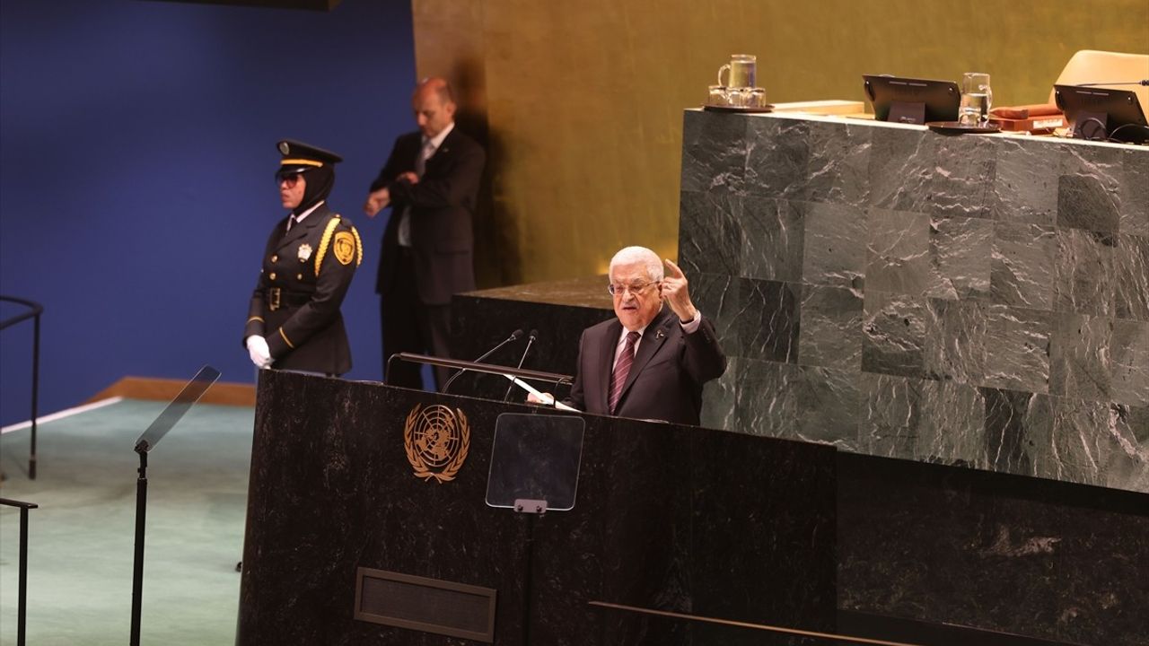 Mahmud Abbas'tan Sert Açıklama: İsrail, Lübnan'a Soykırım Uyguluyor