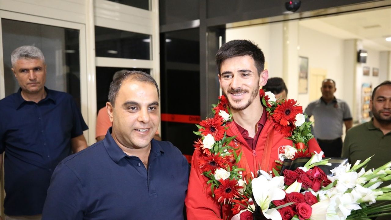 Mahmut Bozteke'nin Altın Madalyası Gaziantep'te Coşkuyla Kutlandı