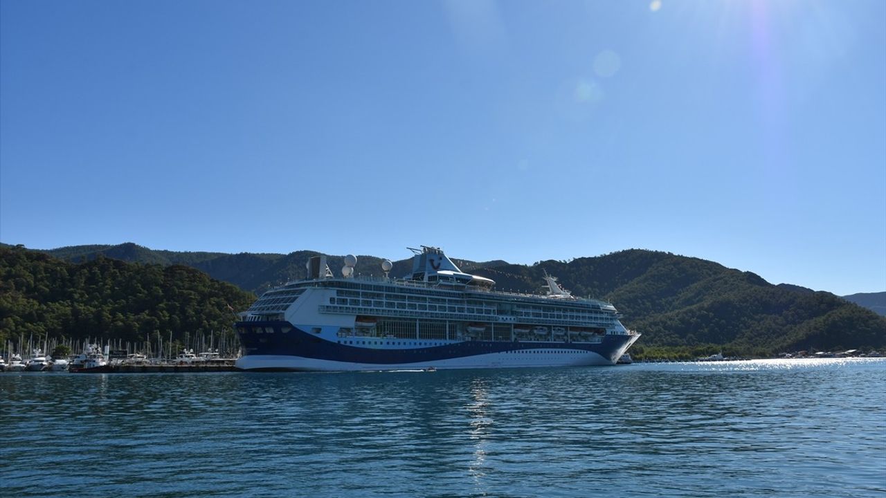 Marella Discovery Yolcu Gemisi Marmaris'e 1801 Yolcusuyla Demir Attı