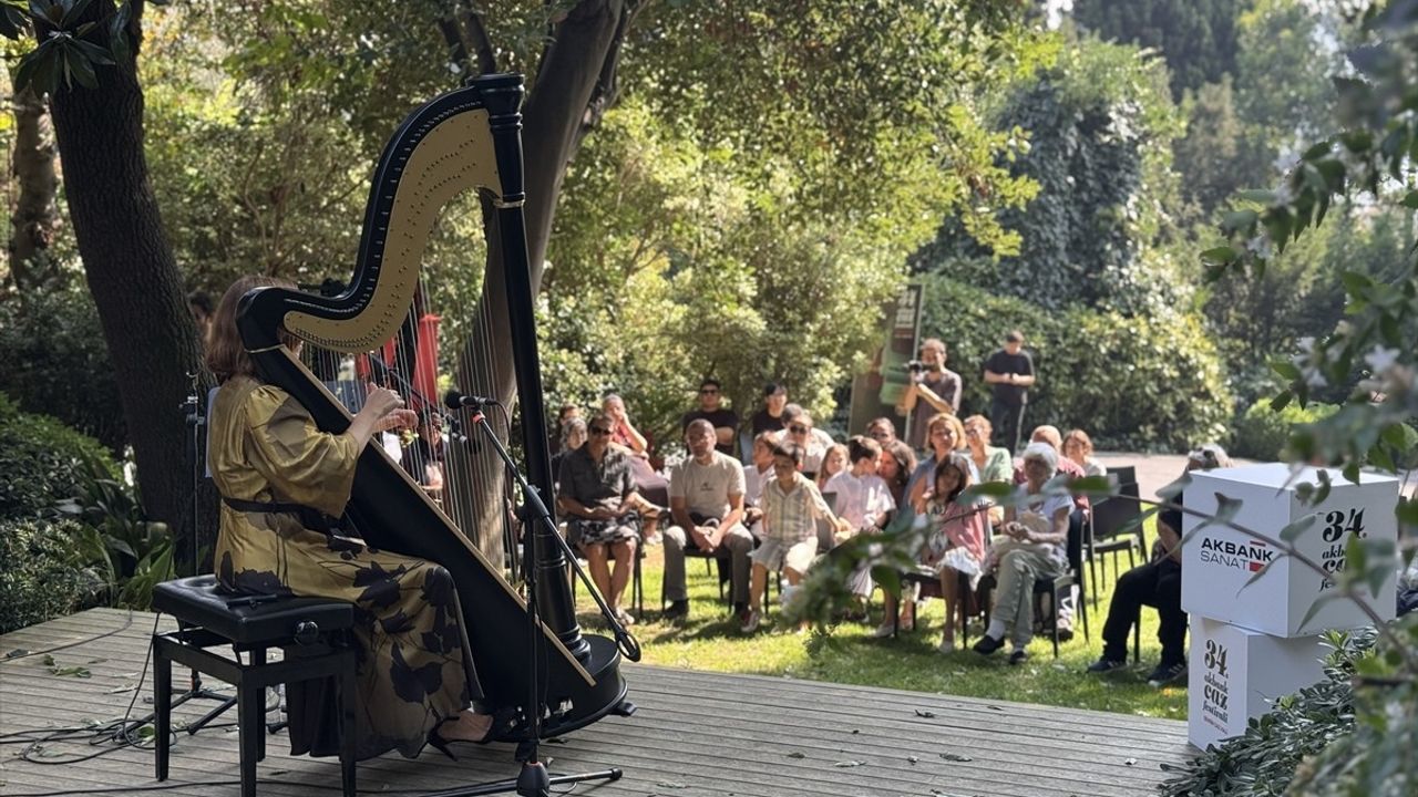 Meriç Dönük, Sakıp Sabancı Müzesi'nde Büyüleyici Bir Konser Verdi