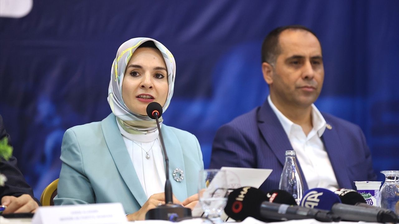 Mersin'de Sivil Toplum Vizyon Belgesi Tanıtımı