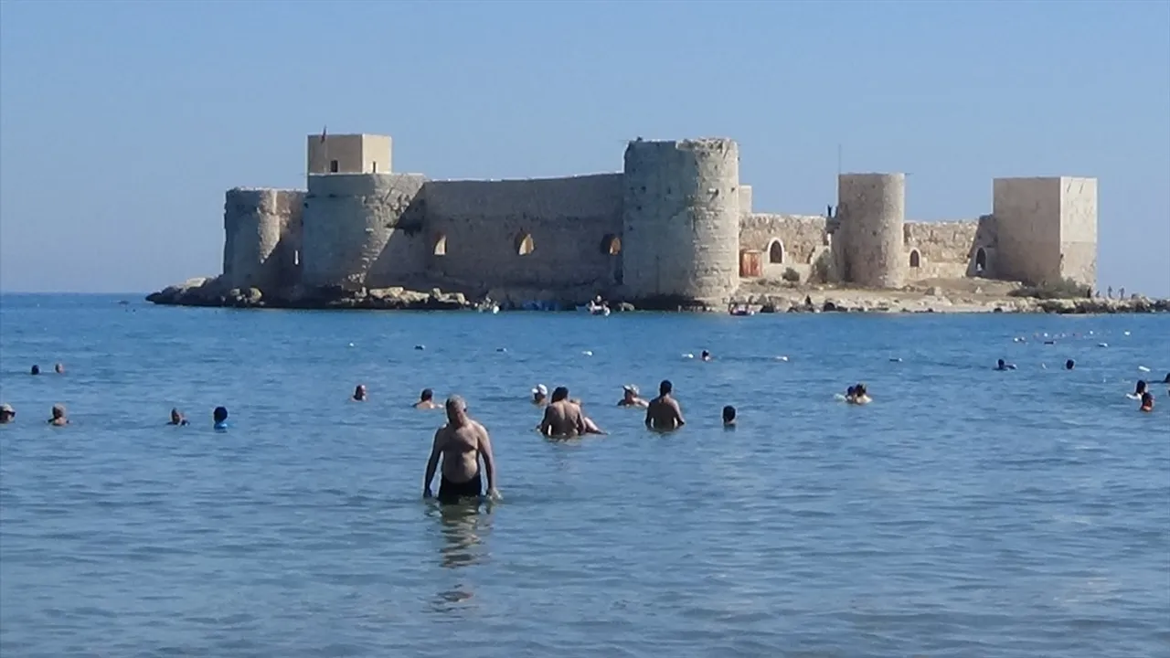 Mersin Kızkalesi'nde Turizm Canlanıyor