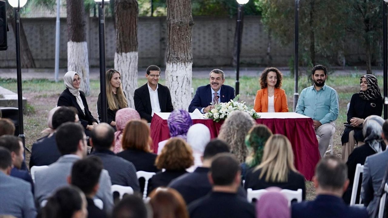 Milli Eğitim Bakanı Tekin Sakarya'da Öğretmenlerle Buluştu