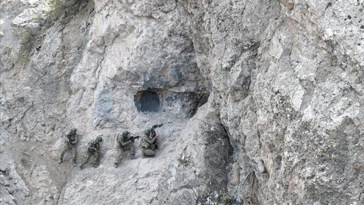 Milli Savunma Bakanlığı'ndan Pençe Kilit Harekatına Dair Görüntüler