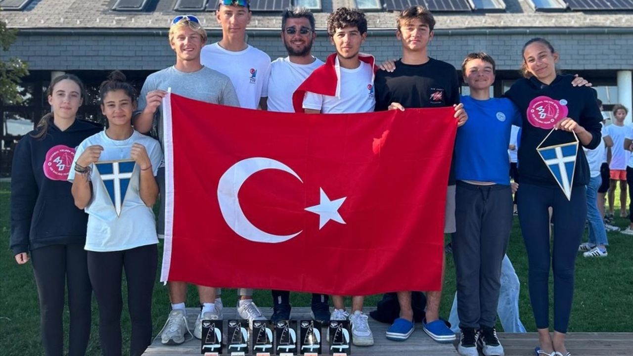 Milli Yelkenciler Macaristan'da 3 Madalya ile Döndü