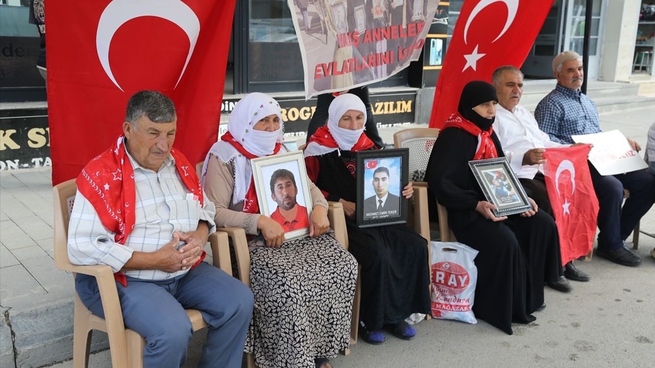 Muş'ta Ailelerin DEM Parti Önündeki Eylemleri Devam Ediyor