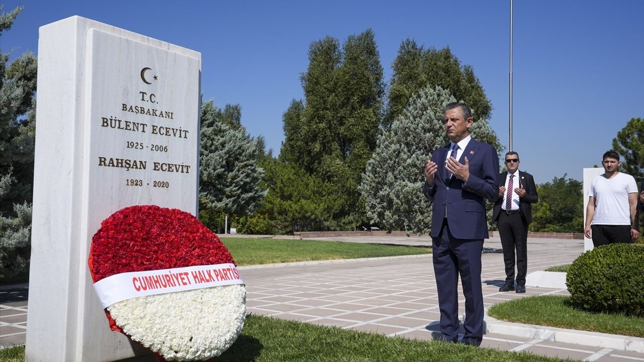 Özgür Özel'den Erdoğan'a Sert Eleştiriler