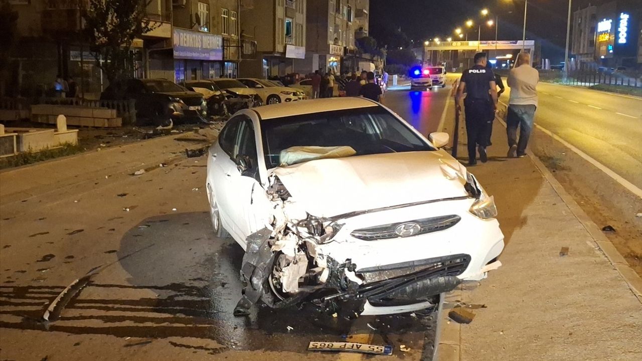 Samsun'da Alkollü Sürücü Oto Galeri Önünde Kazaya Neden Oldu