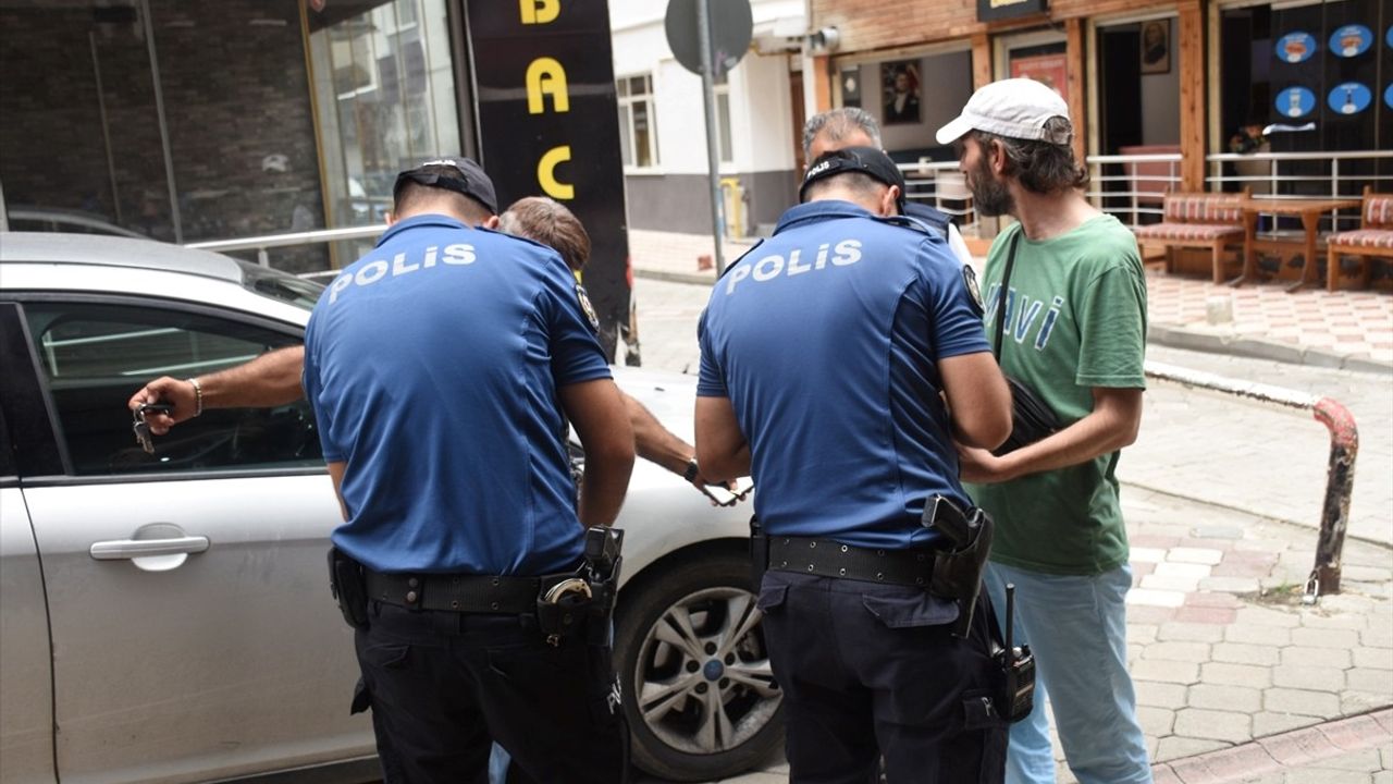 Samsun'da Okul Çevrelerinde Şok Denetim: 5 Aranan Kişi Yakalandı