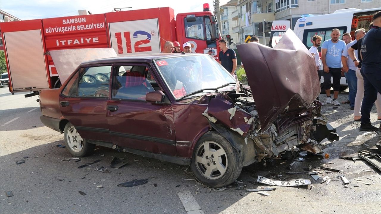 Samsun'da Trafik Kazası: 3 Yaralı