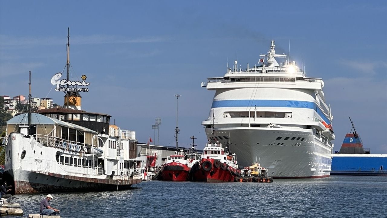 Samsun Limanı'na Rus Turistlerle Dolu Kruvaziyer Demirledi