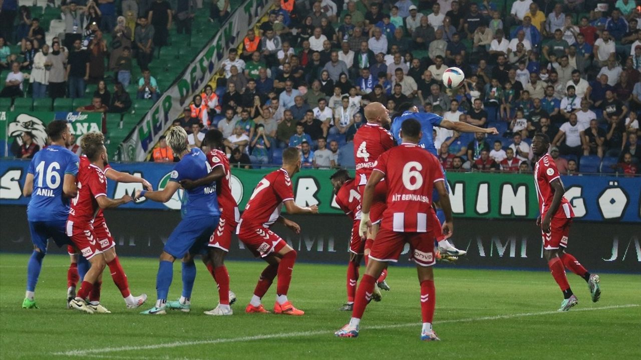 Samsunspor, Çaykur Rizespor'u Deplasmanda 1-0 Mağlup Etti