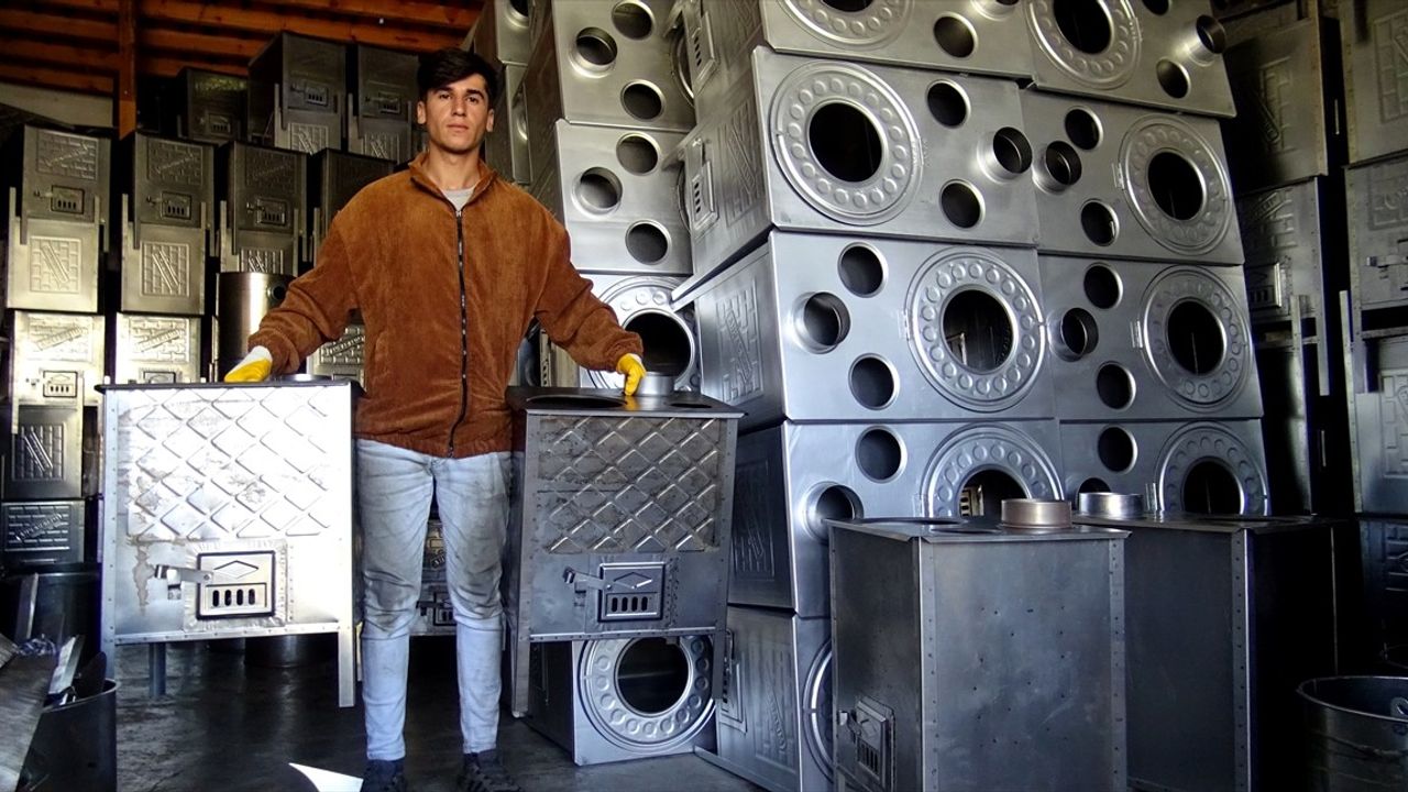 Sarıkamış'ta Üretilen Sobalar 8 İlçeye Dağıtılıyor