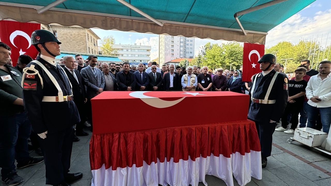 Şehit Uzman Çavuş Orhan Burak Büyükçaylı Isparta'da Son Yolculuğuna Uğurlandı