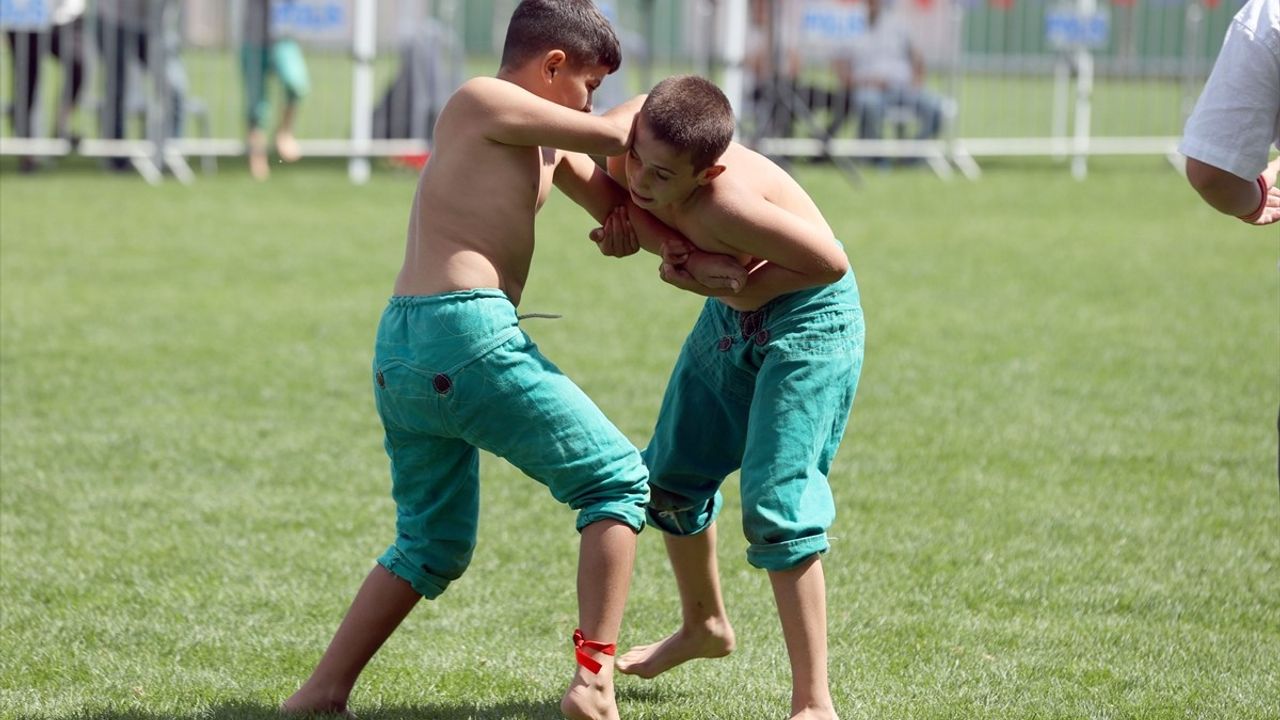 Sivas'ta 2. Uluslararası Muhsin Yazıcıoğlu Karakucak Güreş Festivali Gerçekleşti