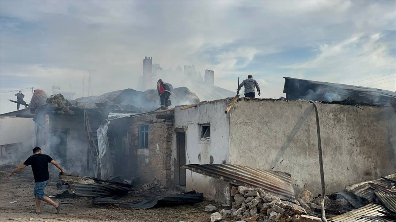 Sivas'ta Yangın: Eşyalarda Büyük Zarar