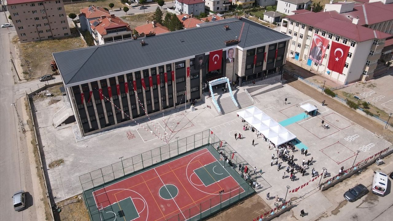 Sivas'ta Yeni Okul Açılışı: AK Parti Başkanı Güler'den Eğitim Vurgusu