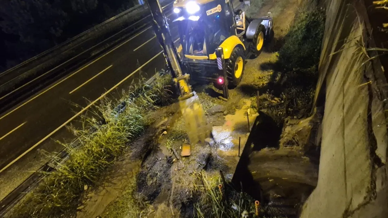 Sürmene'de Şiddetli Yağışlar Hayatı Olumsuz Etkiledi