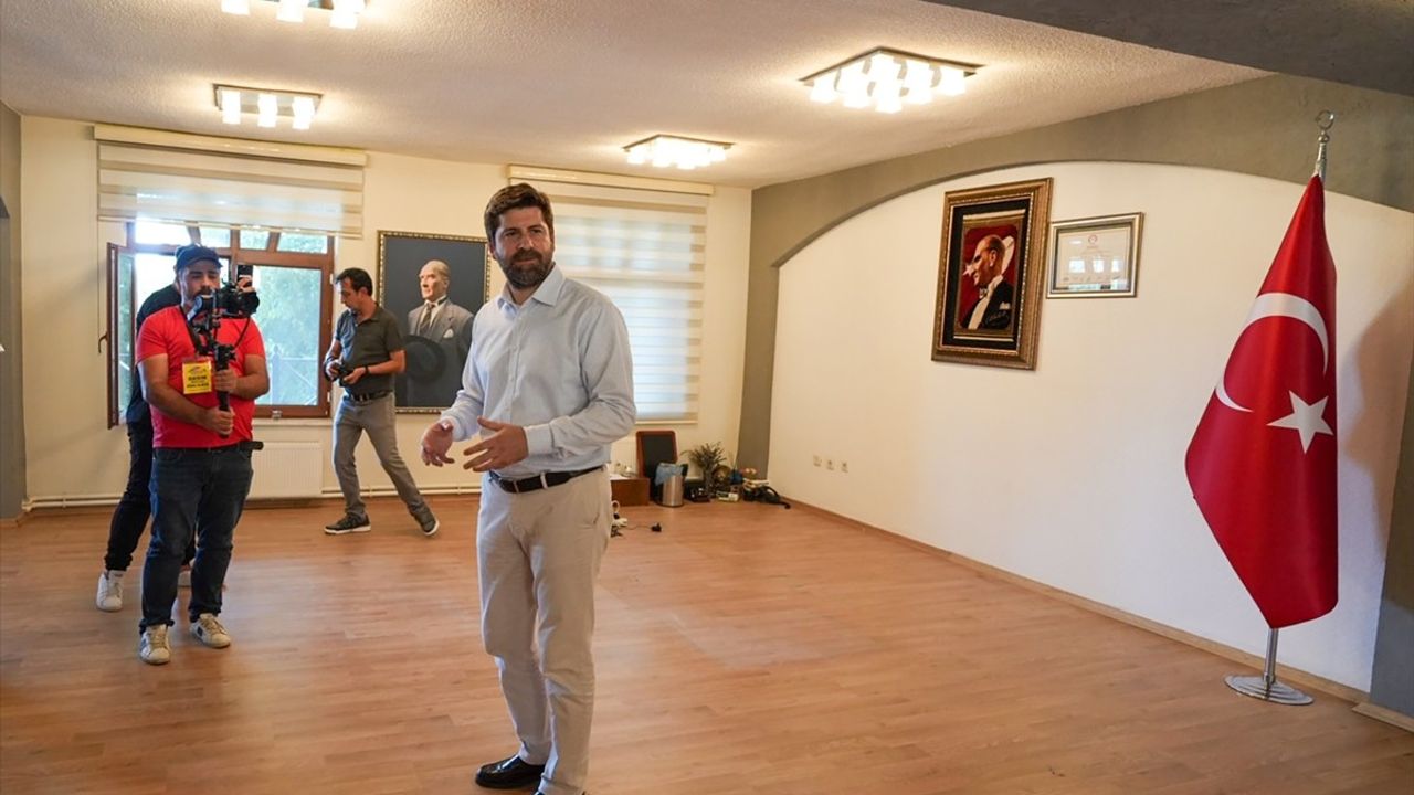 Tarsus'ta Başkan Boltaç'ın Makam Eşyaları Haczedildi