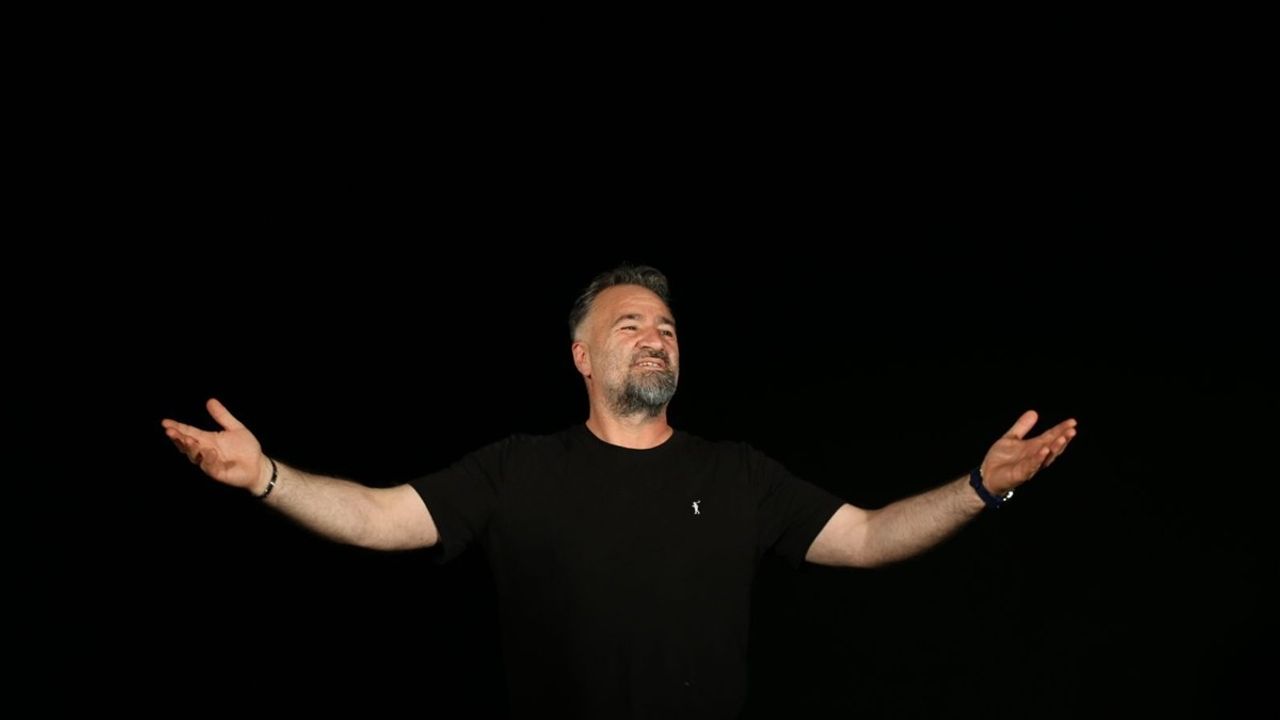 Tiyatro Frankfurt'un 'Boş Çerçeve' Oyununun Prömiyeri Gerçekleşti