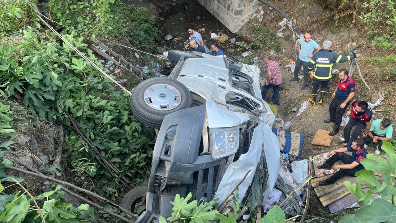 Tokat'ta Fındık İşçilerini Taşıyan Minibüs Devrildi: 20 Yaralı
