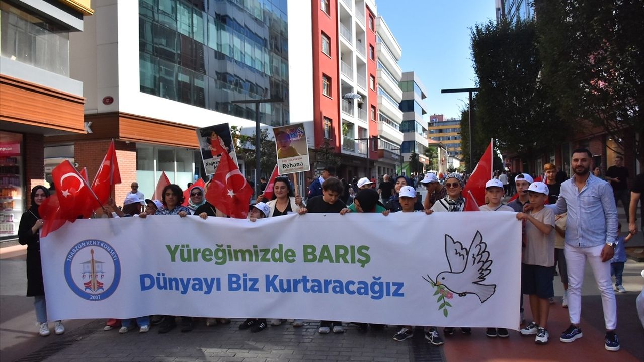 Trabzon'da Barış İçin Çocukların Yürüyüşü